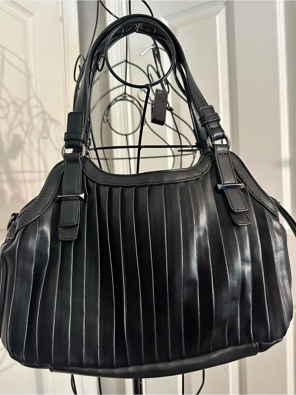 Simply Vera Wang Satchel Bag Handbag Purse Black. Pleated Design Faux Leather